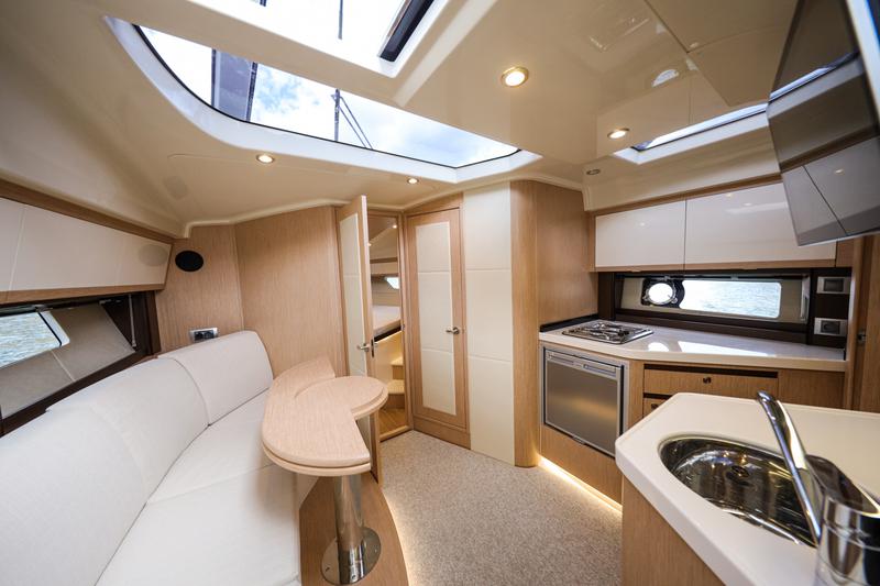 Book yachts online - motorboat - Focus Power 36 Hard Top - NEW - rent
