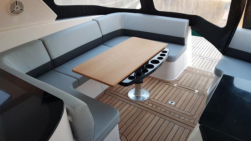 Book yachts online - motorboat - Focus Power 44 Hard Top - PHOENIX I - rent
