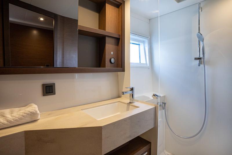 Book yachts online - catamaran - Lagoon 46 - SOFIA - rent