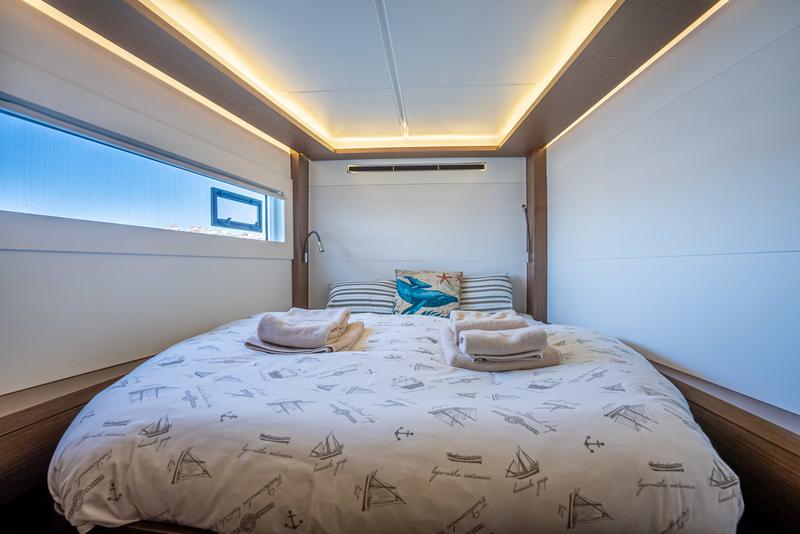 Book yachts online - catamaran - Lagoon 46 - SOFIA - rent