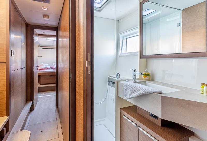 Book yachts online - catamaran - Lagoon 46 - LA CONDESA - rent