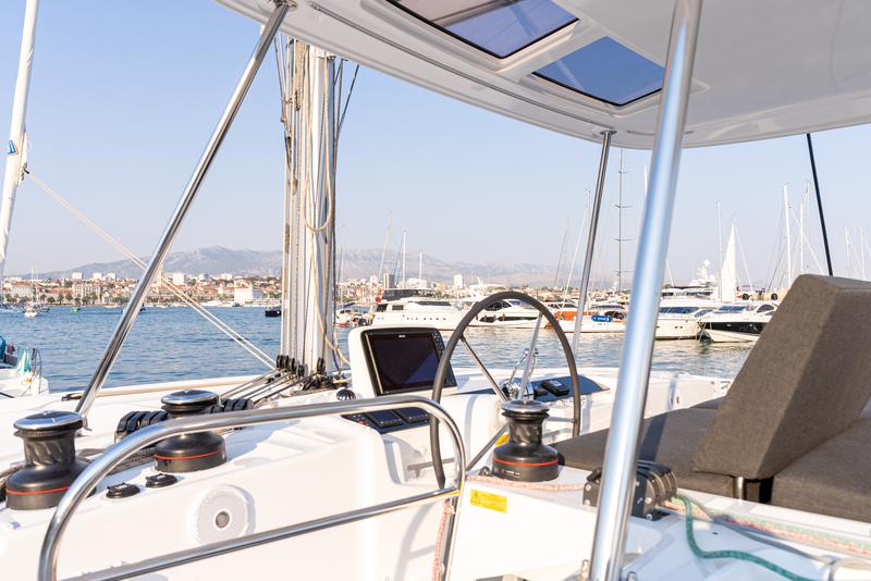 Book yachts online - catamaran - Lagoon 46 - LA CONDESA - rent