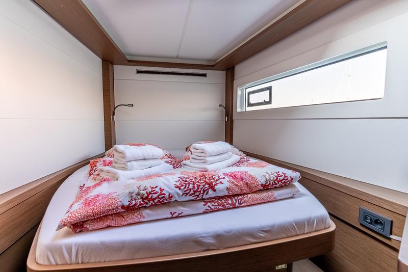 Book yachts online - catamaran - Lagoon 46 - LA CONDESA - rent