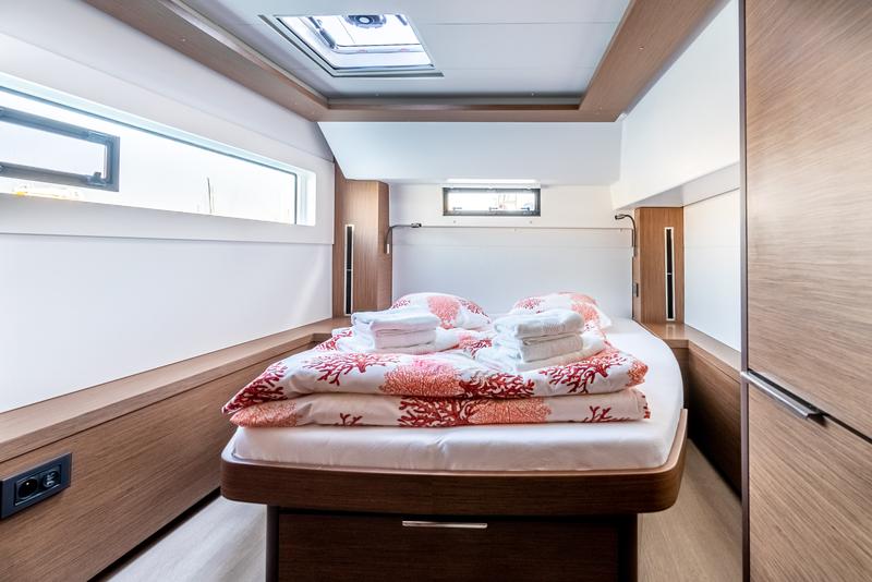 Book yachts online - catamaran - Lagoon 46 - LA CONDESA - rent