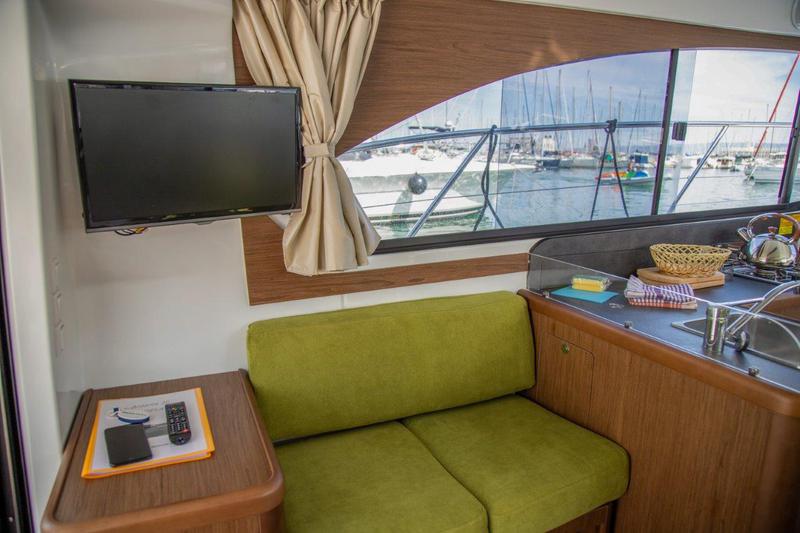 Book yachts online - motorboat - Antares 36 - ARIELA - rent