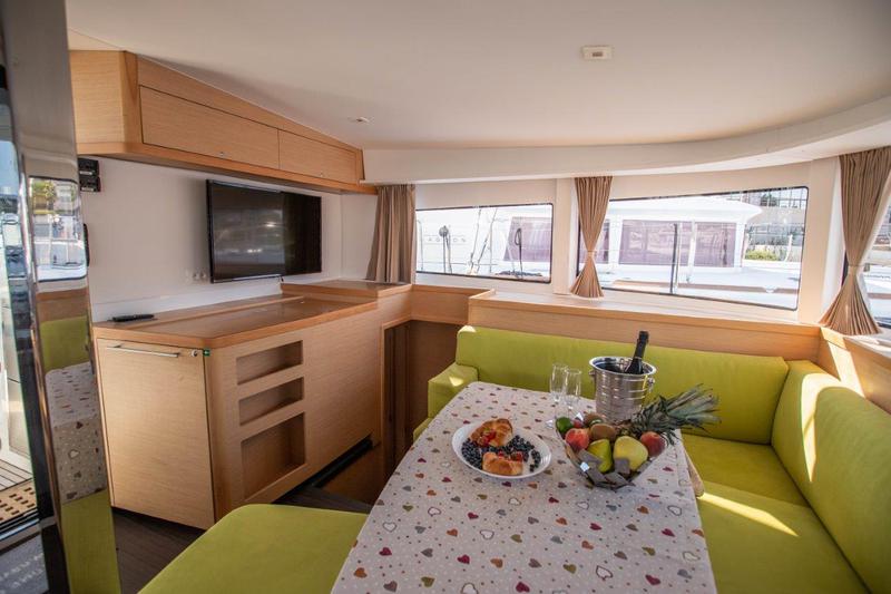 Book yachts online - catamaran - Lagoon 42 - ALMA SOFIA - rent