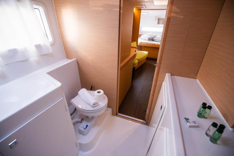 Book yachts online - catamaran - Lagoon 42 - ALMA SOFIA - rent