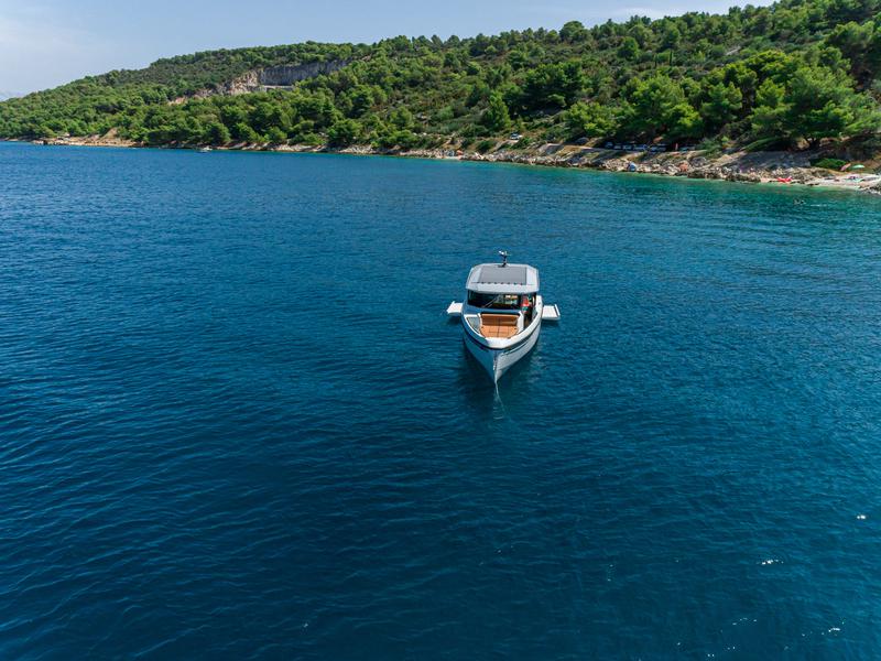 Book yachts online - motorboat - Saxdor 320 GTC (2023) - MAVERICK - rent