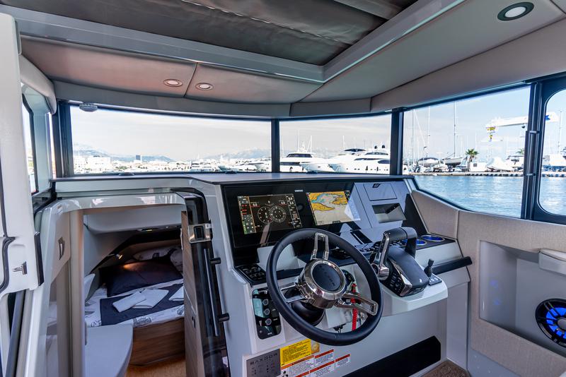 Book yachts online - motorboat - Saxdor 320 GTC (2023) - MAVERICK - rent