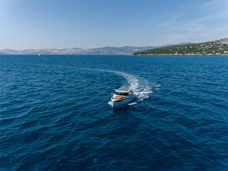 Book yachts online - motorboat - Saxdor 320 GTC (2023) - MAVERICK - rent