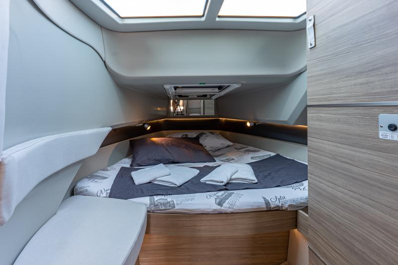 Book yachts online - motorboat - Saxdor 320 GTC (2023) - MAVERICK - rent