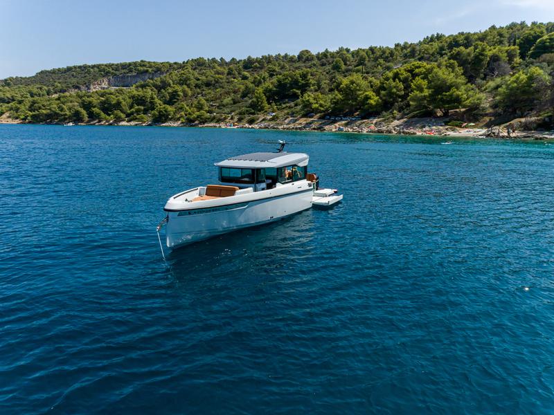 Book yachts online - motorboat - Saxdor 320 GTC (2023) - MAVERICK - rent