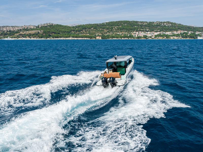 Book yachts online - motorboat - Saxdor 320 GTC (2023) - MAVERICK - rent