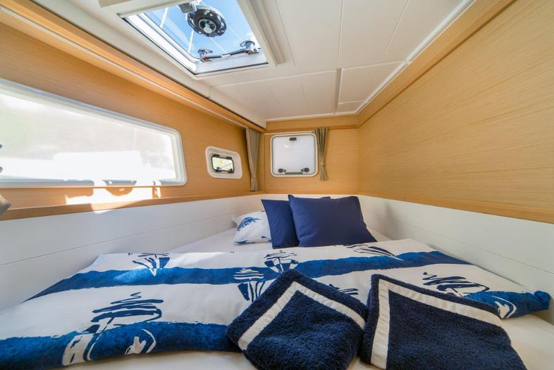 Book yachts online - catamaran - Lagoon 39 - MARIA - rent