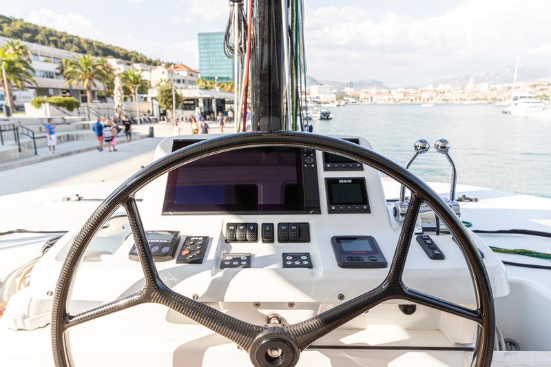 Book yachts online - catamaran - Lagoon 50 LUX - PRINCESS KISS - rent