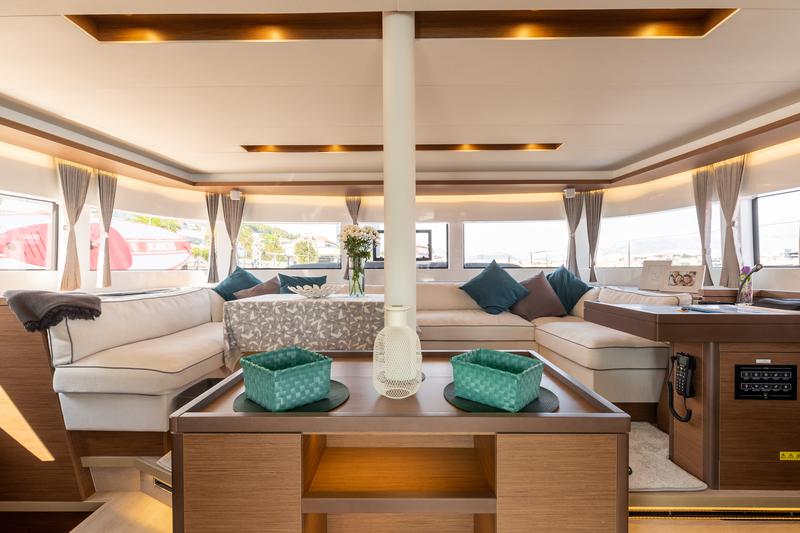 Book yachts online - catamaran - Lagoon 50 LUX - PRINCESS KISS - rent
