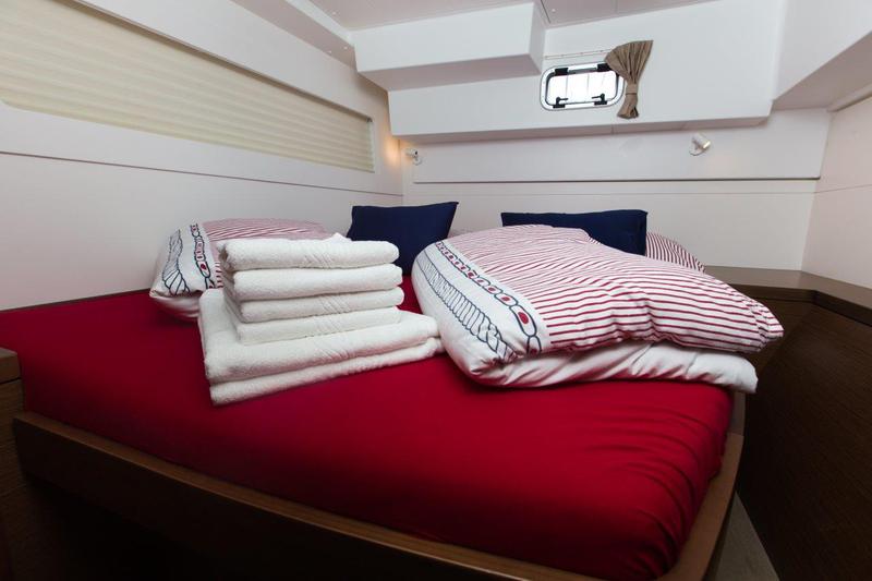 Book yachts online - catamaran - Lagoon 40 - MARINERO - rent