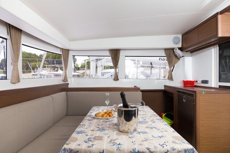 Book yachts online - catamaran - Lagoon 40 - MARINERO - rent
