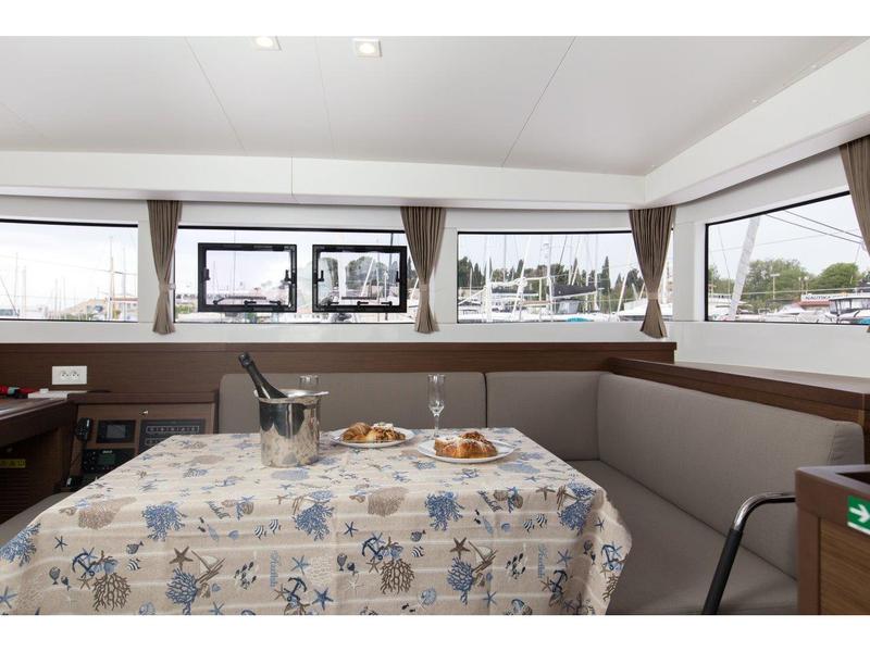 Book yachts online - catamaran - Lagoon 40 - MARINERO - rent