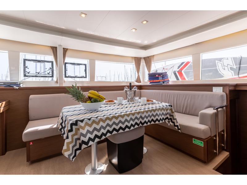 Book yachts online - catamaran - Lagoon 450 F - MALA MARE - rent