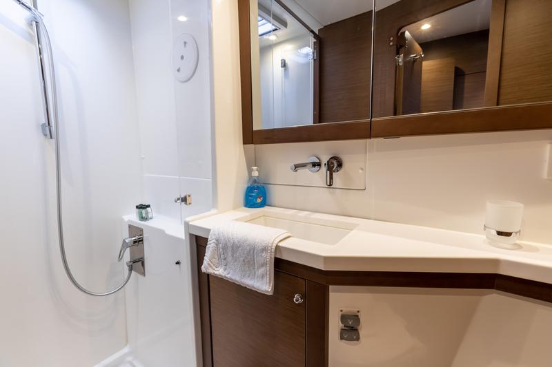 Book yachts online - catamaran - Lagoon 450 F - MALA MARE - rent
