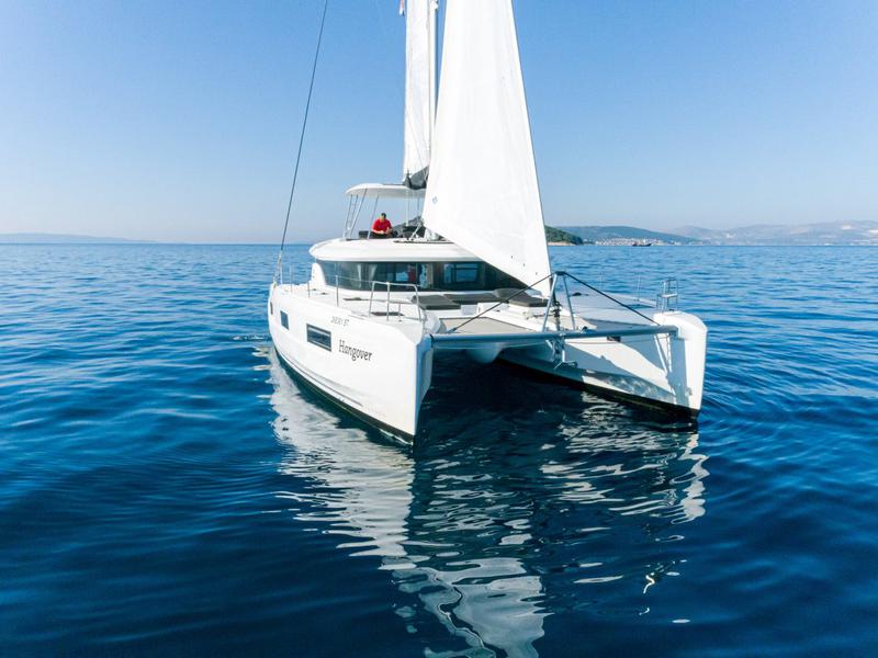 Book yachts online - catamaran - Lagoon 46 - HANGOVER - rent