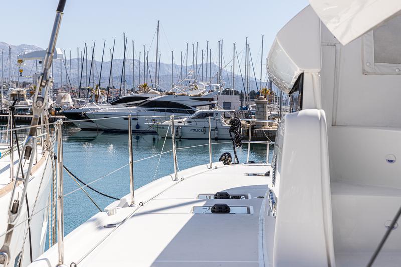 Book yachts online - catamaran - Lagoon 46 - HANGOVER - rent