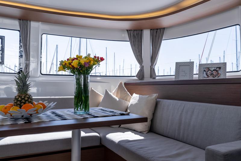 Book yachts online - catamaran - Lagoon 46 - HANGOVER - rent