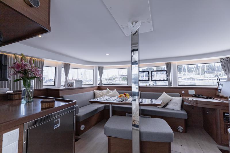 Book yachts online - catamaran - Lagoon 42 - HAPPY KEY - rent