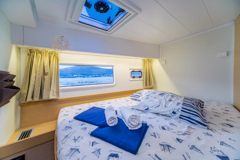 Book yachts online - catamaran - Lagoon 42 - LEGGIERO - rent