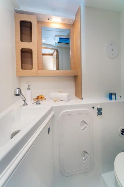 Book yachts online - catamaran - Lagoon 42 - LEGGIERO - rent