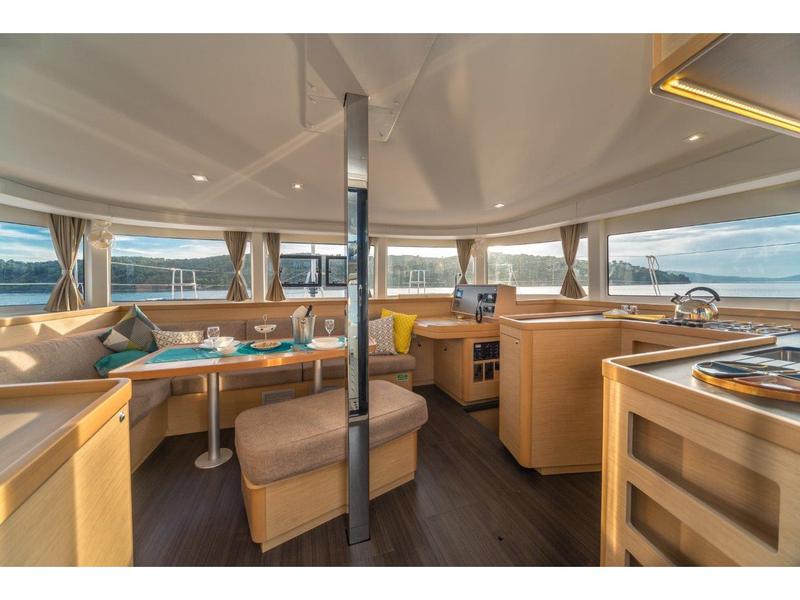 Book yachts online - catamaran - Lagoon 42 - LEGGIERO - rent