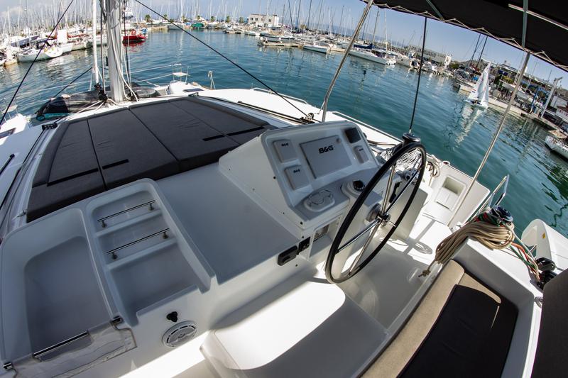 Book yachts online - catamaran - Lagoon 450 F - SMILE I - rent