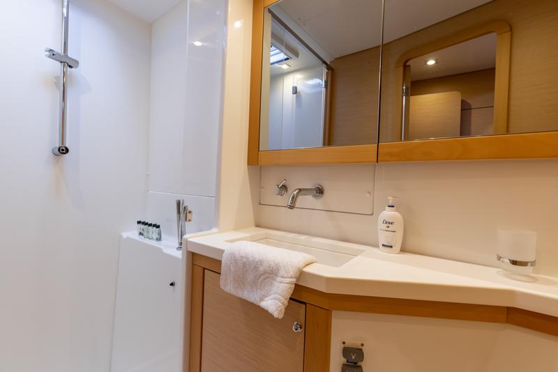 Book yachts online - catamaran - Lagoon 450 F - SMILE I - rent