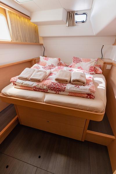Book yachts online - catamaran - Lagoon 450 F - SMILE I - rent