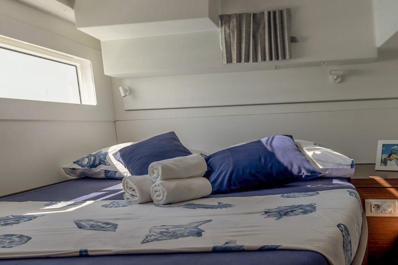 Book yachts online - catamaran - Lagoon 40 - SAILOR MOON - rent