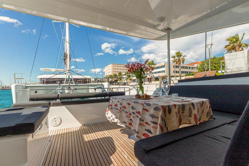Book yachts online - catamaran - Lagoon 40 - SAILOR MOON - rent
