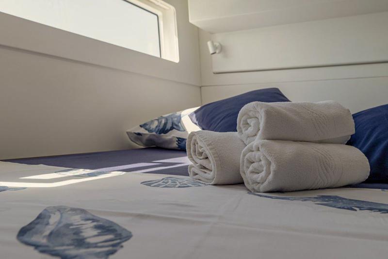 Book yachts online - catamaran - Lagoon 40 - SAILOR MOON - rent