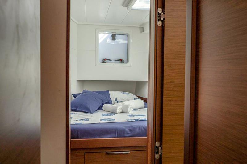 Book yachts online - catamaran - Lagoon 40 - SAILOR MOON - rent