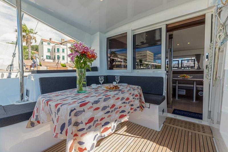 Book yachts online - catamaran - Lagoon 40 - SAILOR MOON - rent