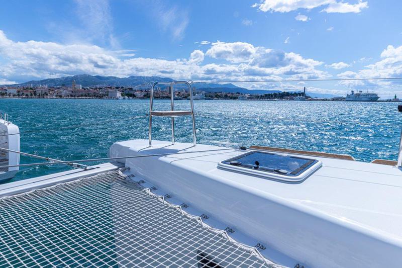 Book yachts online - catamaran - Lagoon 40 - SAILOR MOON - rent