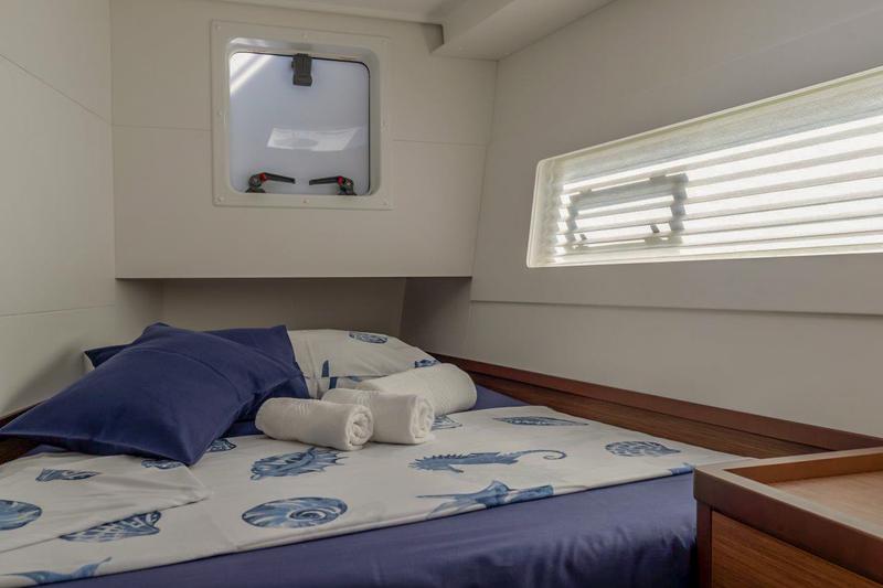 Book yachts online - catamaran - Lagoon 40 - SAILOR MOON - rent