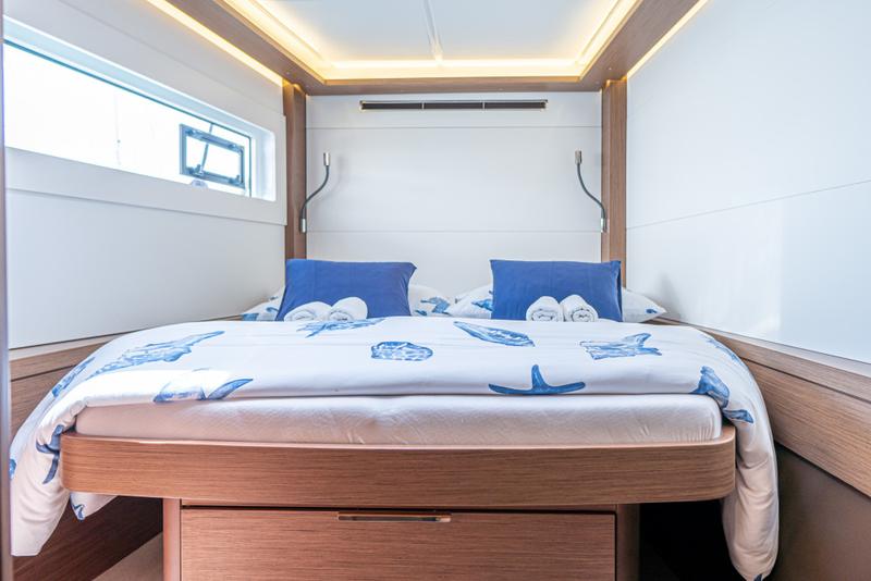 Book yachts online - catamaran - Lagoon 46 - QUEEN NIKA - rent