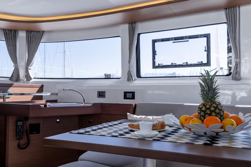 Book yachts online - catamaran - Lagoon 46 - QUEEN NIKA - rent