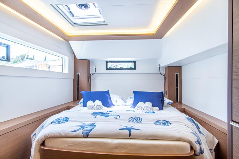 Book yachts online - catamaran - Lagoon 46 - QUEEN NIKA - rent