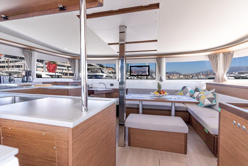 Book yachts online - catamaran - Lagoon 46 - QUEEN NIKA - rent