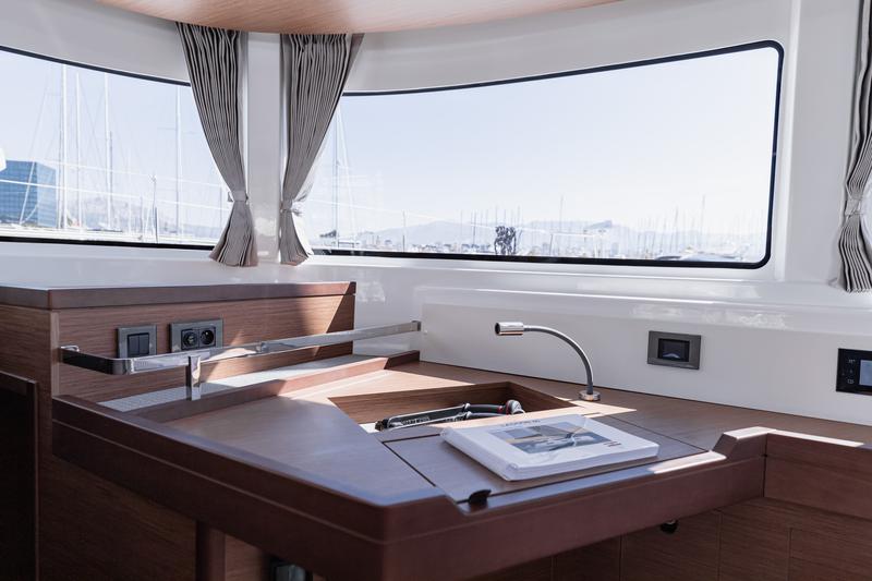 Book yachts online - catamaran - Lagoon 46 - QUEEN NIKA - rent