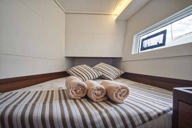 Book yachts online - catamaran - Lagoon 40 - LIQUID SPIRIT - rent