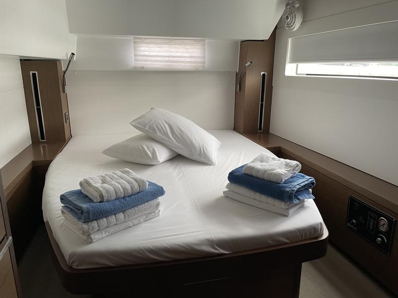 Book yachts online - catamaran - Lagoon 46 - Kleio - rent