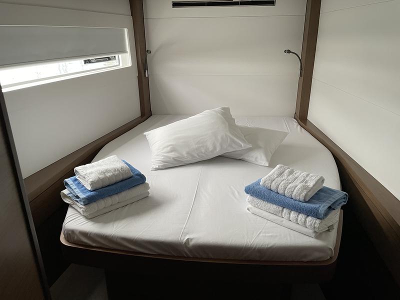 Book yachts online - catamaran - Lagoon 46 - Kleio - rent